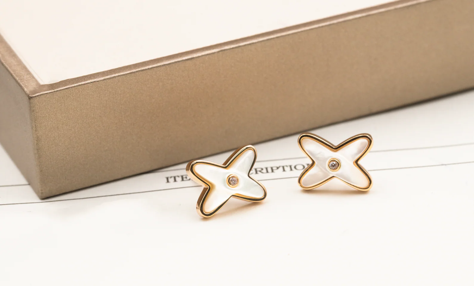 Regalia jewelryJEUX DE WHITE MOP ROSE GOLD DIAMOND EARRINGS