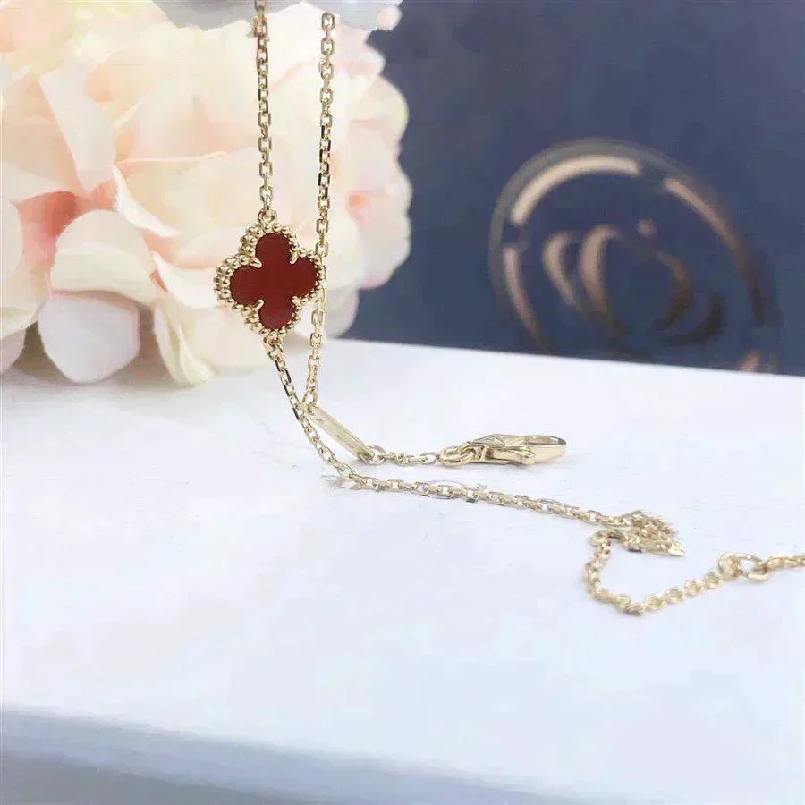 Regalia jewelryCLOVER  CARNELIAN SINGLE FLOWER BRACELET