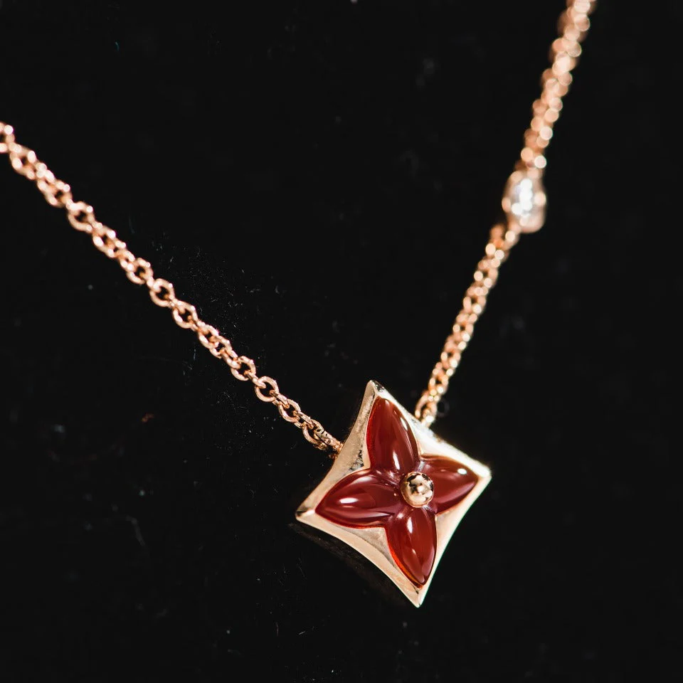 Regalia jewelrySTAR NECKLACE PINK GOLD 1 DIAMOND