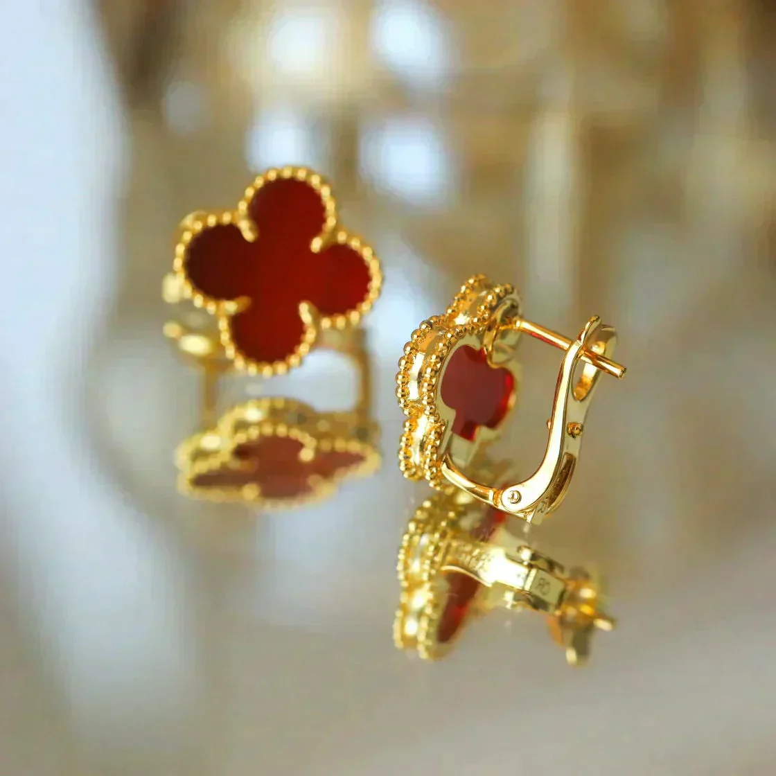 Regalia jewelryCLOVER MEDIUM 1 MOTIFS CARNELIAN  EARRINGS