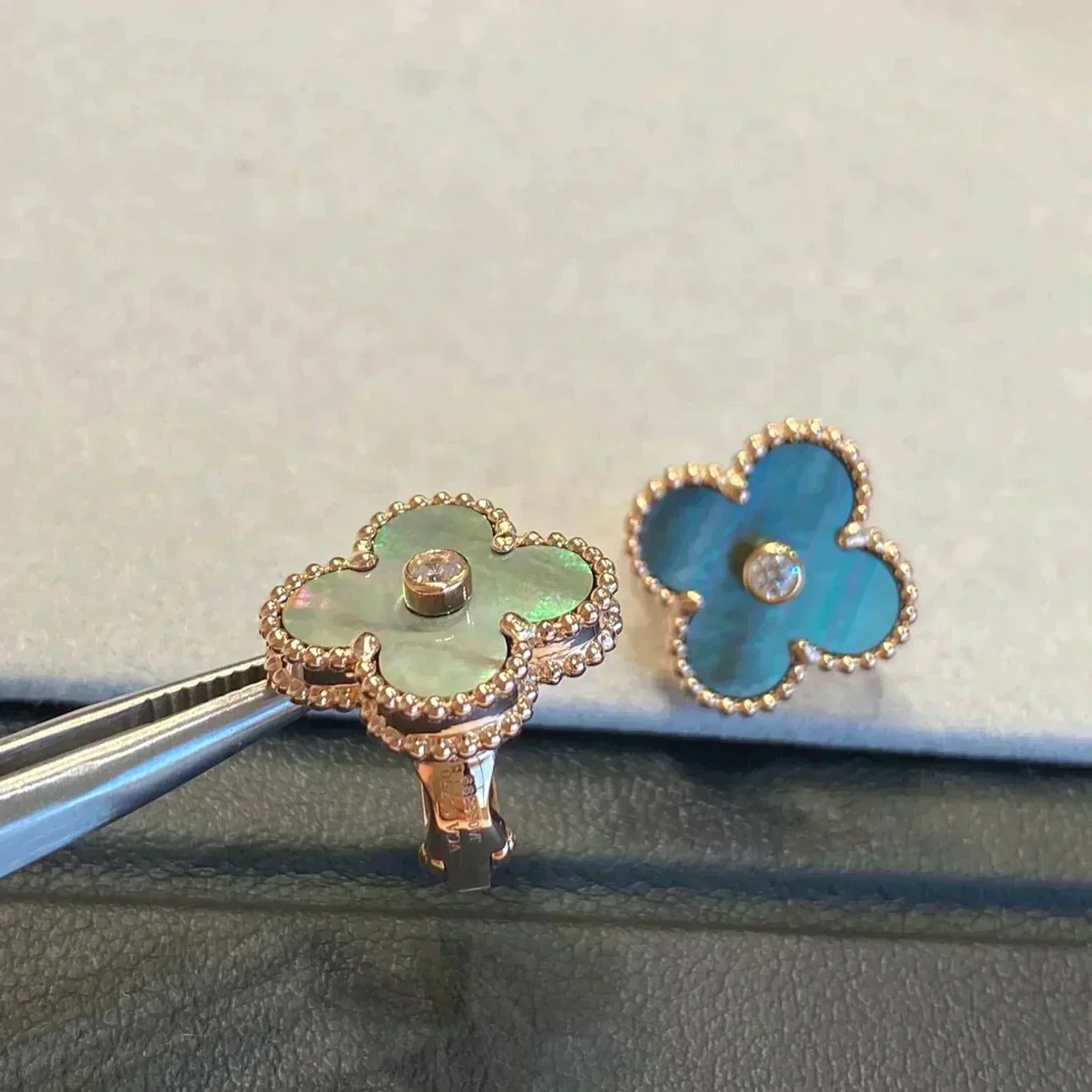 Regalia jewelryCLOVER MEDIUM 1 MOTIFS GRAY MOP  DIAMOND EARRINGS