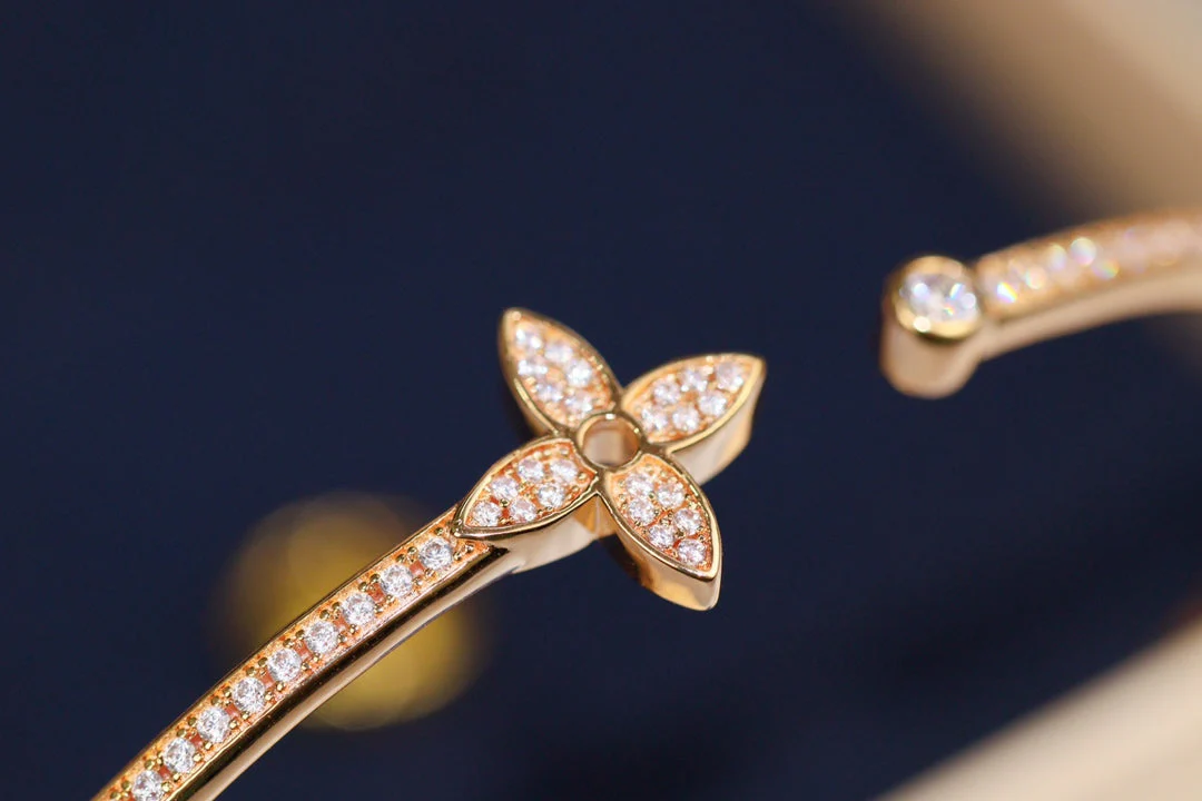 Regalia jewelryIDYLLE PINK GOLD OPEN BRACELET DIAMOND PAVED