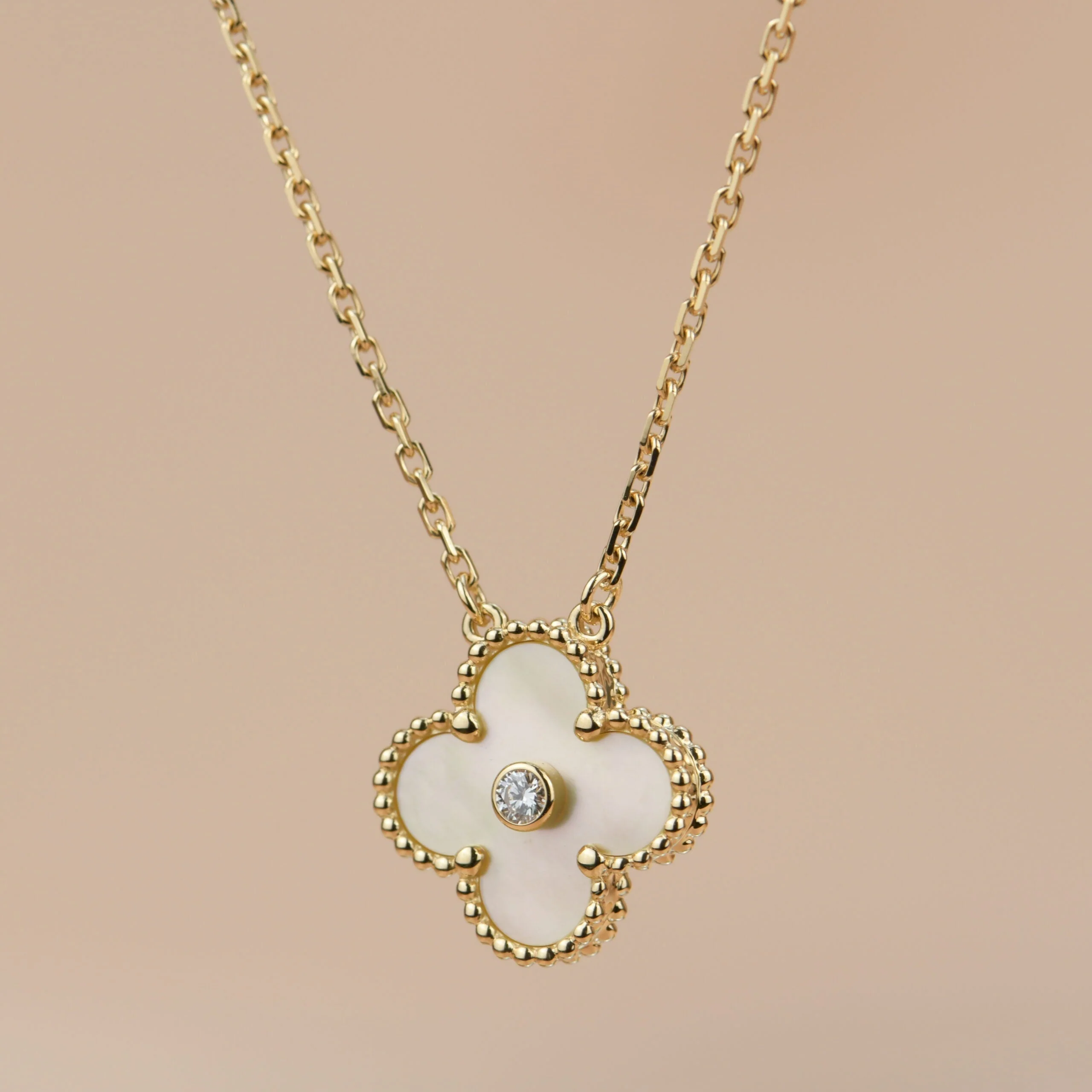 Regalia jewelryCLOVER 15MM DIAMOND GOLD MOTHER OF PEARL NECKLACE