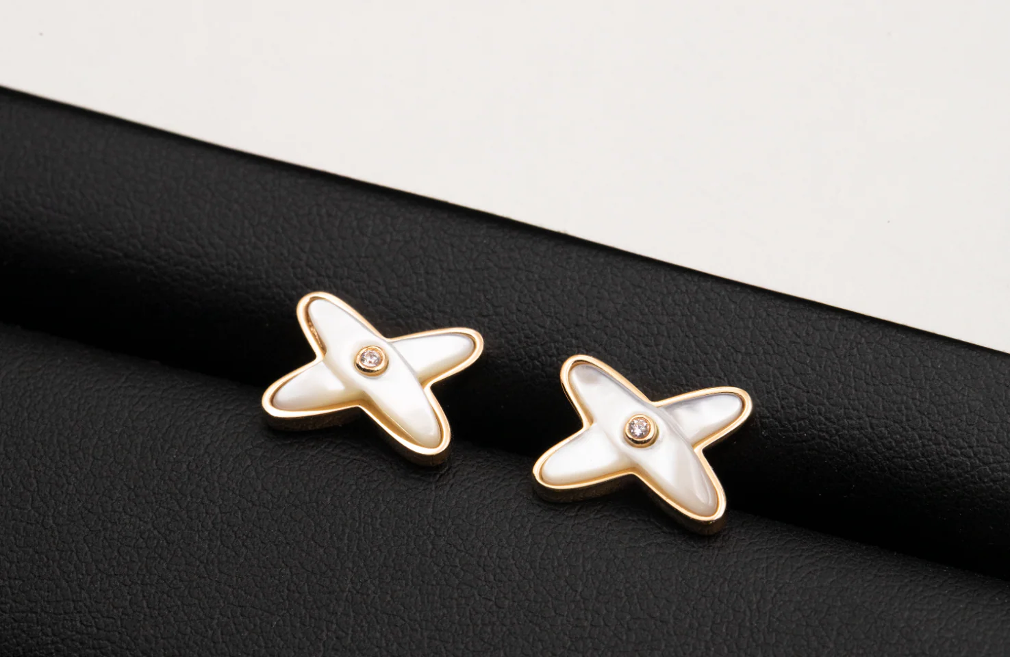 Regalia jewelryJEUX DE WHITE MOP ROSE GOLD DIAMOND EARRINGS