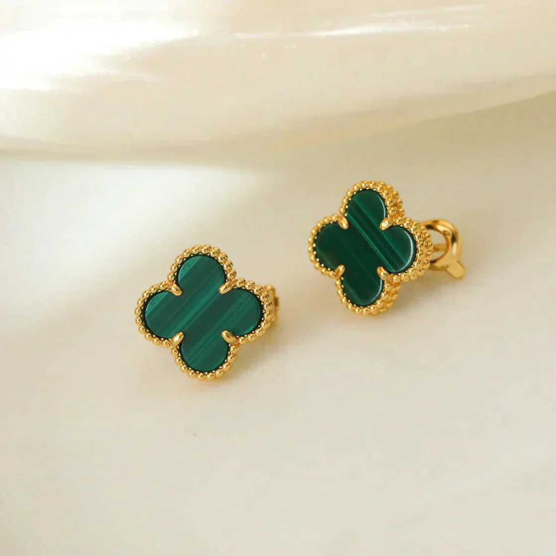 Regalia jewelryCLOVER MEDIUM 1 MOTIFS MALACHITE  EARRINGS