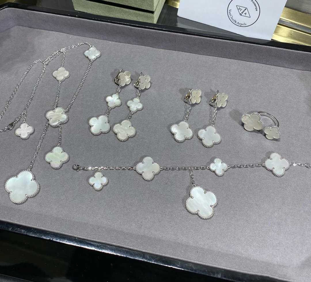 Regalia jewelryCLOVER 5 MOTIF WHITE MOP SILVER BRACELET