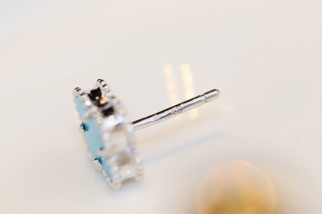 Regalia jewelryCLOVER MINI TURQUOISE SILVER STUD EARRINGS