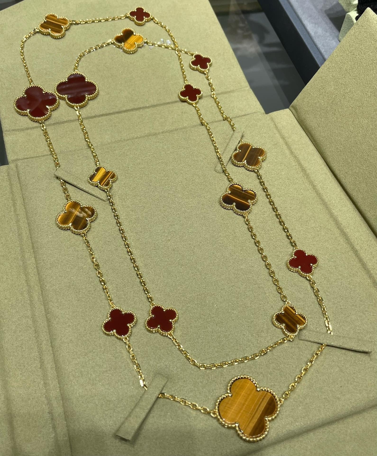 Regalia jewelryCLOVER 16 MOTIF CARNELIAN TIGER EYE ROSE GOLD NECKLACE
