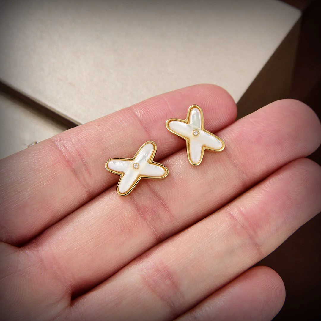 Regalia jewelryJEUX DE WHITE MOP GOLD DIAMOND EARRINGS