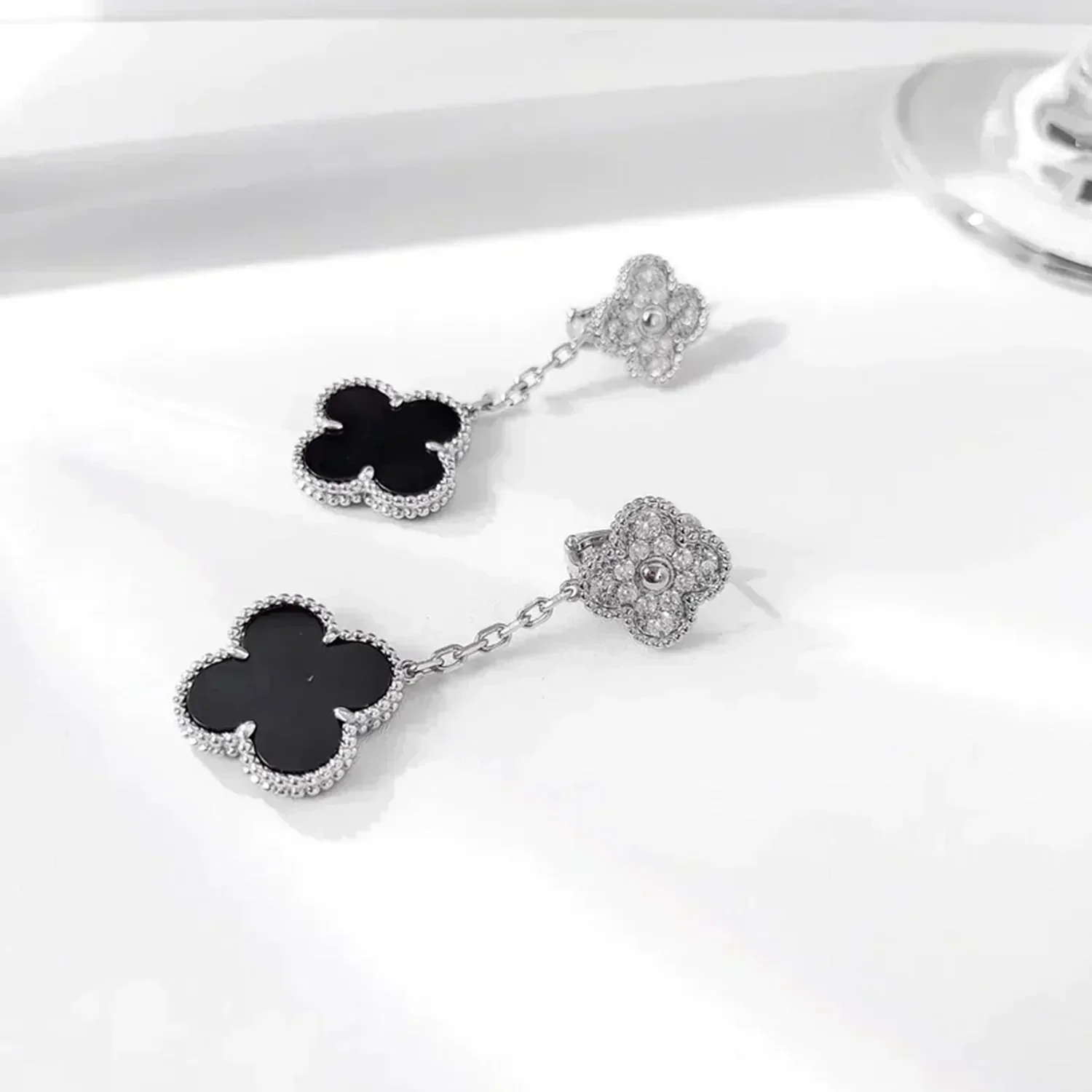 Regalia jewelryCLOVER 2 MOTIFS  DIAMOND ONYX EARRINGS SILVER