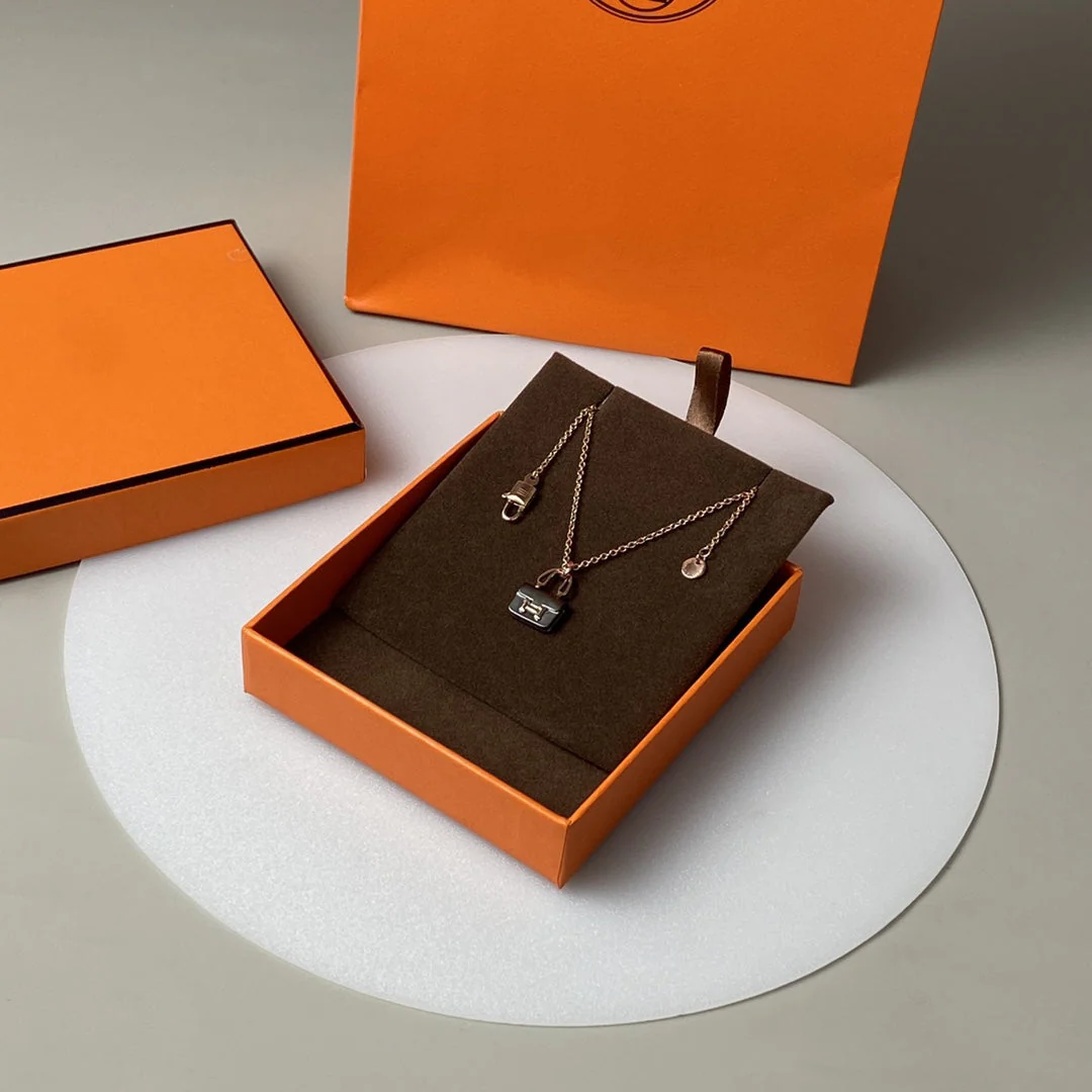 Regalia jewelryCONSTANCE BLACK PEDANT PINK GOLD NECKLACE