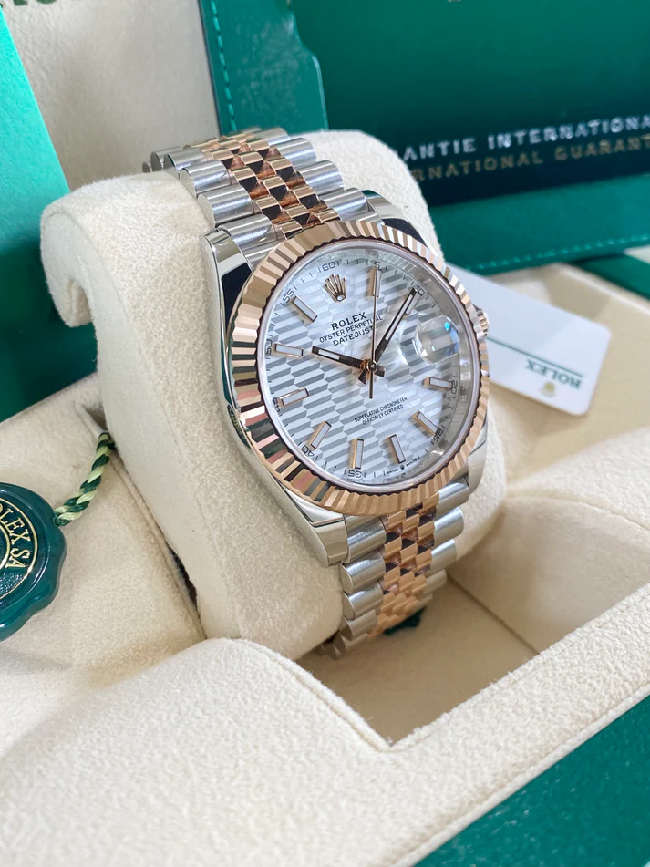 【Super Clone】ROLEX Datejust 41mm 126331 Silver Fluted Motif Dial Two Tone Stainless Steel & 18K Rose Gold Jubilee Bracelet Men's Watch
