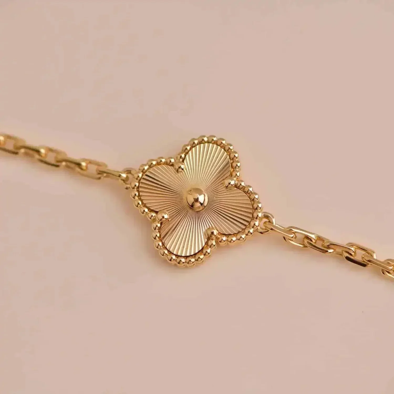 Regalia jewelryCLOVER 5 FLOWERS LASER BRACELET
