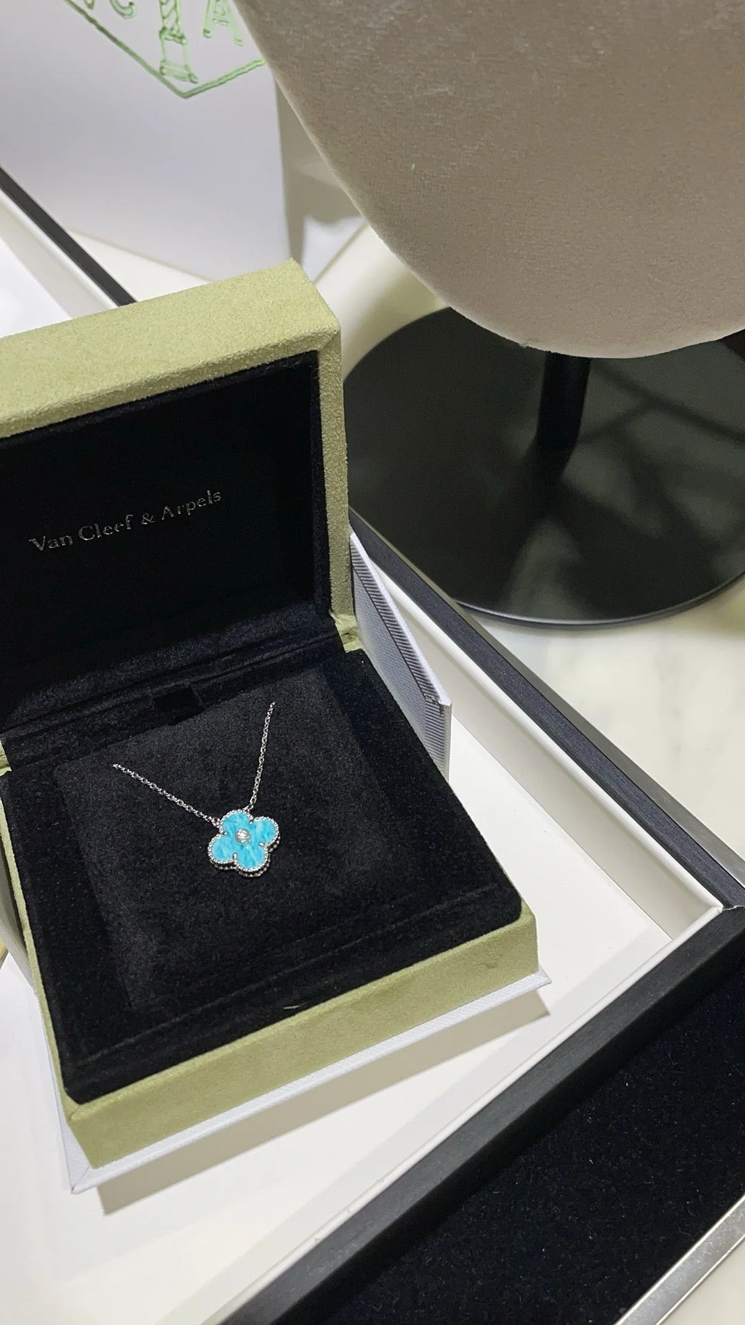 Regalia jewelryCLOVER 15MM DIAMOND SVRES PORCELAIN  NECKLACE SILVER