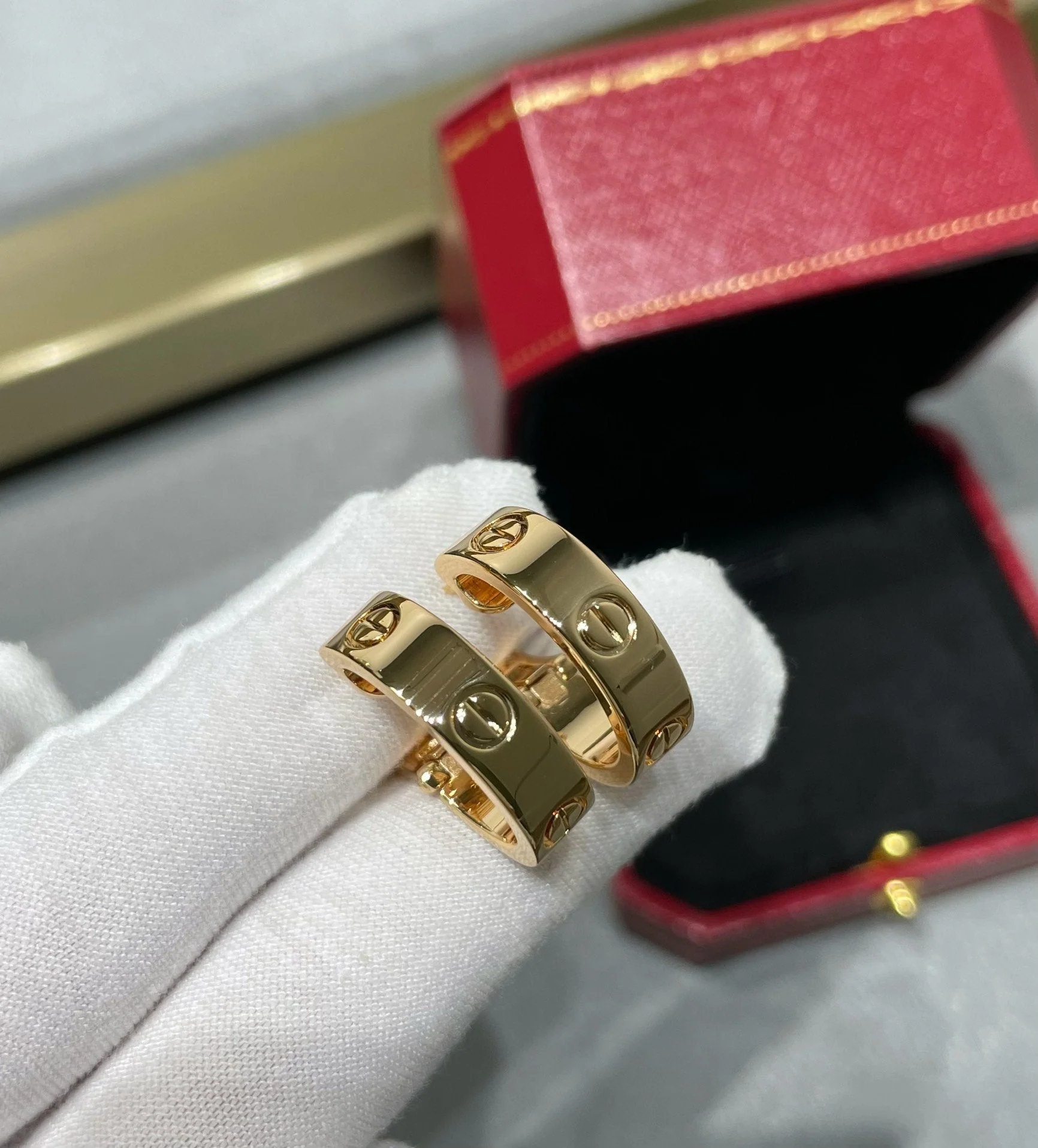 Regalia jewelryLOVE 5.5MM EARRINGS