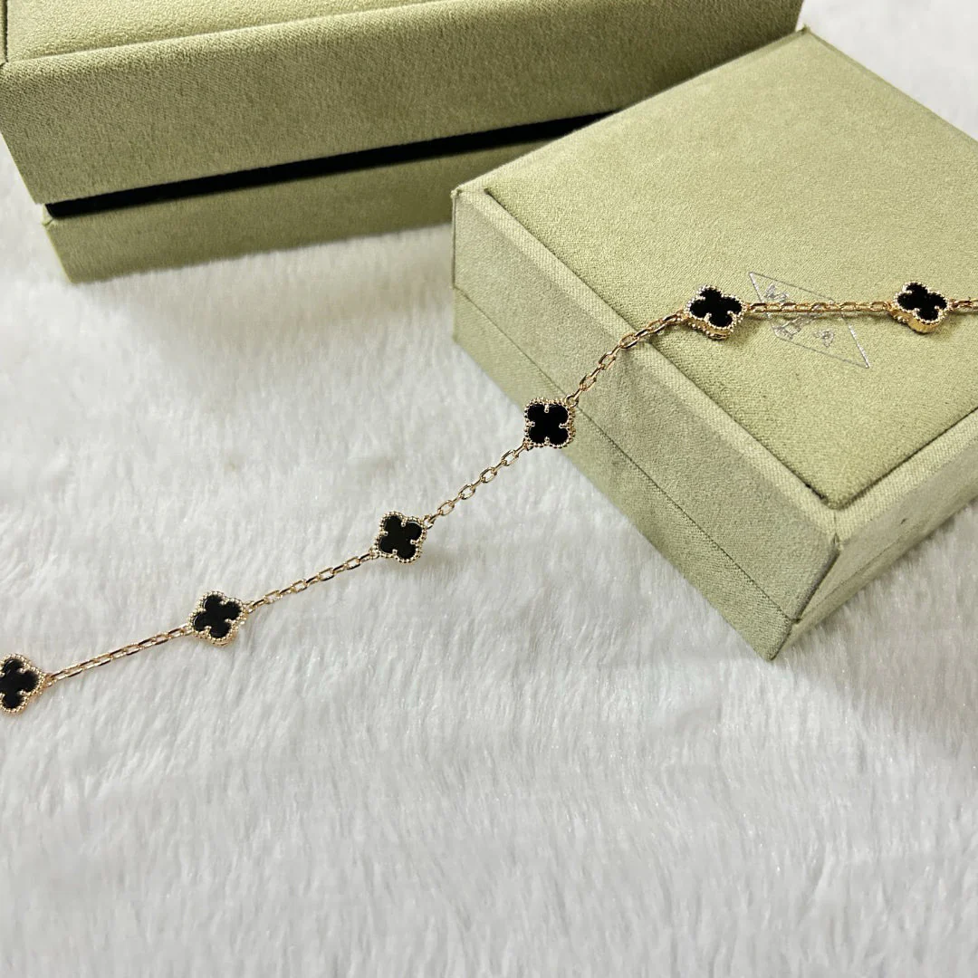 Regalia jewelryCLOVER 6 MOTIF  ONYXS BRACELET