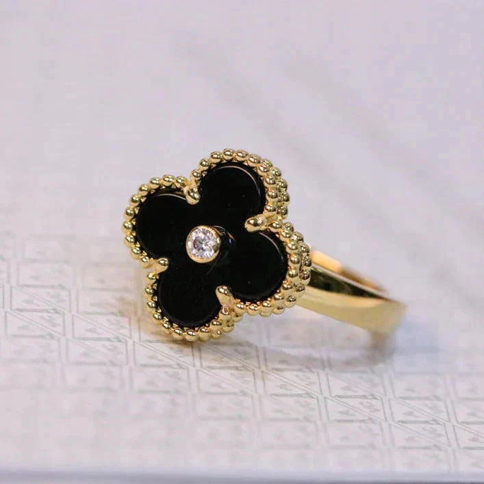 Regalia jewelryCLOVER ONYX RING GOLD DIAMOND