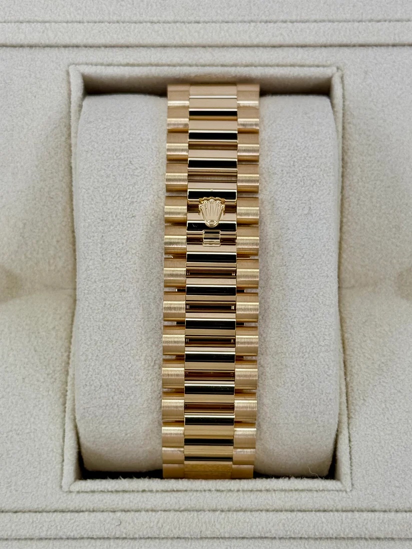 【Super Clone】ROLEX Day-Date 40mm Diamond Dial Watch 228348RBR-0037