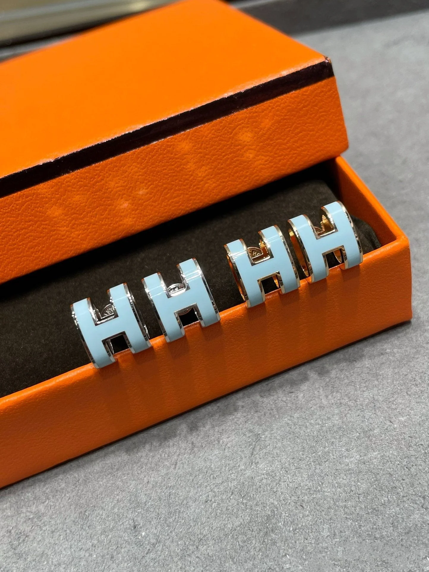 Regalia jewelryPOP H SKY BLUE STUD EARRINGS