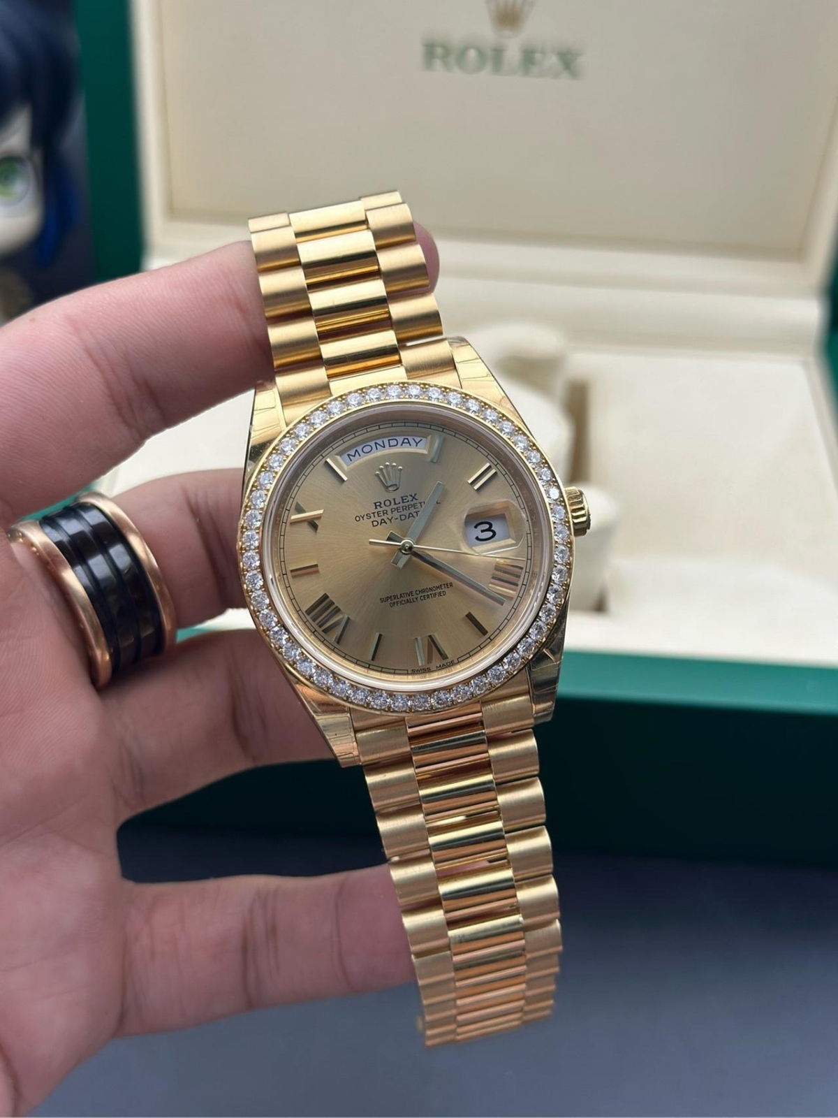 【Super Clone】ROLEX Day-Date 40mm Champagne Dial and Diamond Bezel Yellow Gold President Bracelet  228348RBR-0003