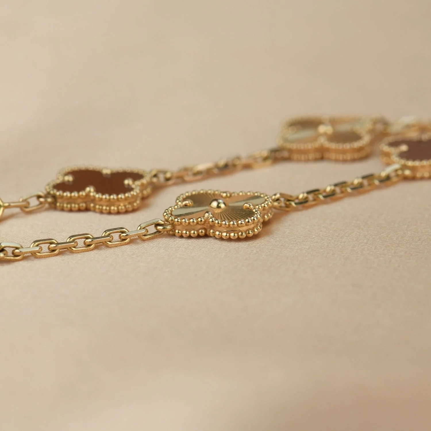 Regalia jewelryCLOVER  5 MOTIFS CARNELIAN GOLD BRACELET