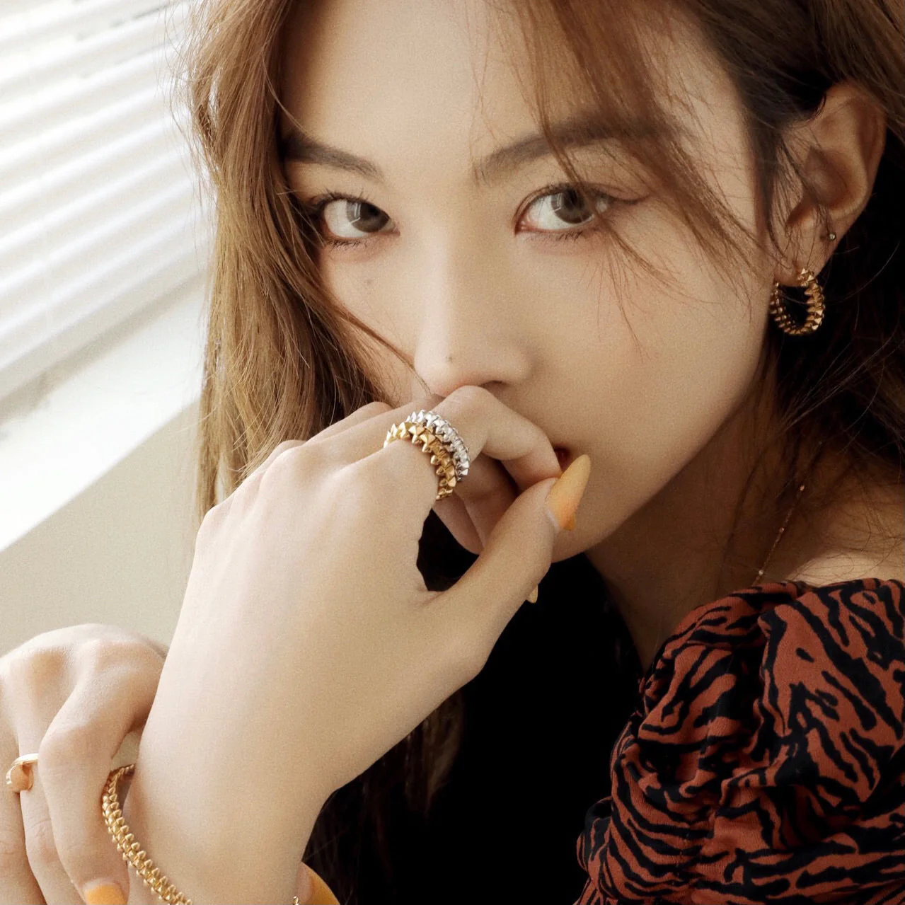 Regalia jewelryCLASH SMALL HOOP EARRINGS