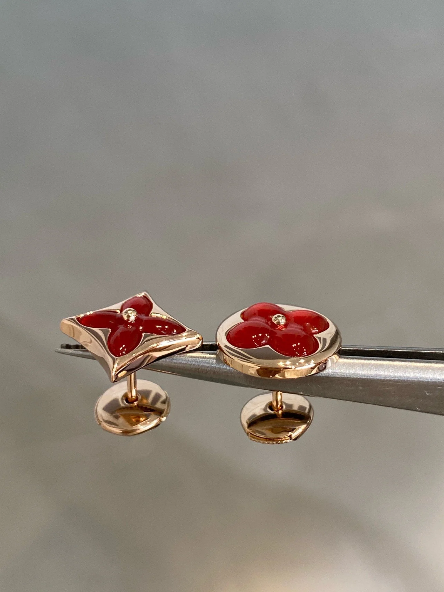 Regalia jewelrySTAR AND SUN PINK GOLD CARNELIAN STUD EARRINGS