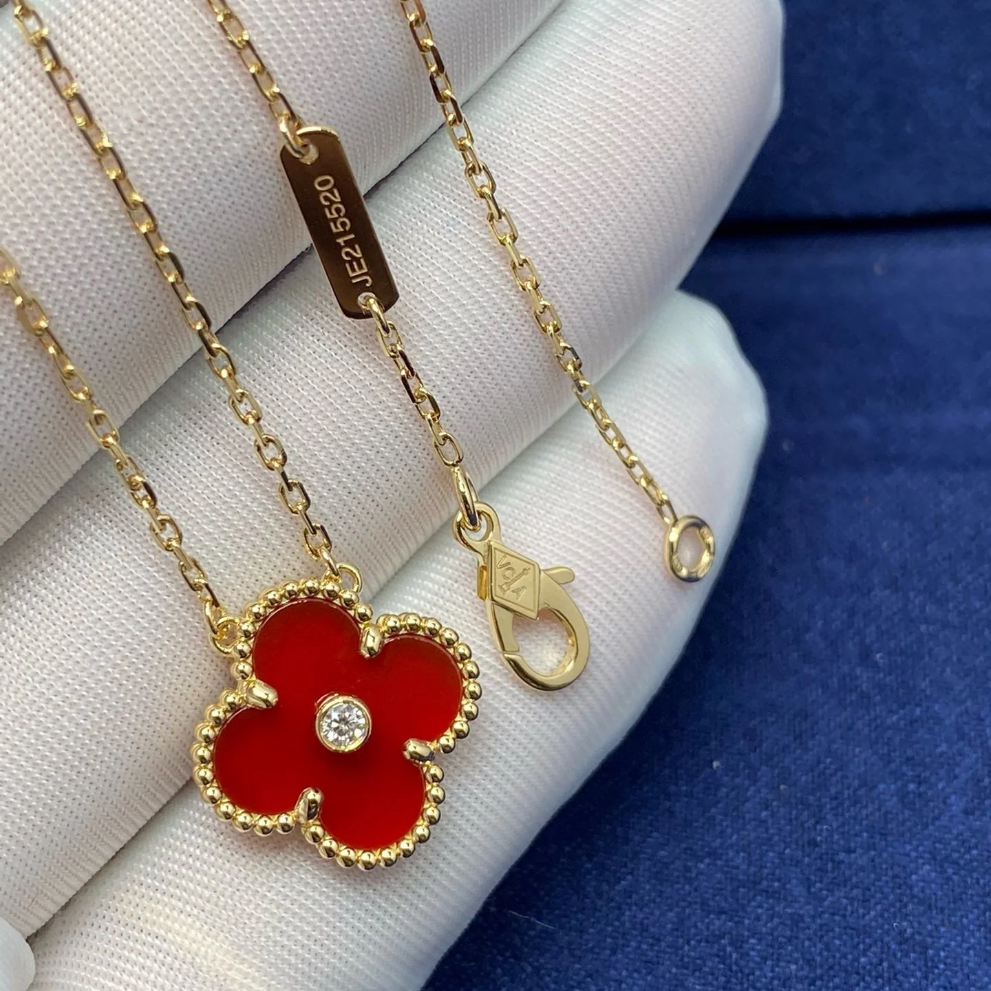 Regalia jewelryCLOVER 15MM DIAMOND CARNELIAN NECKLACE
