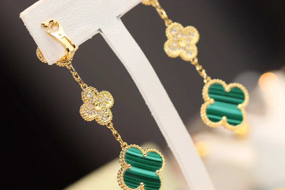 Regalia jewelryCLOVER EARRINGS GOLD MALACHITE DIAMOND 3 MOTIF
