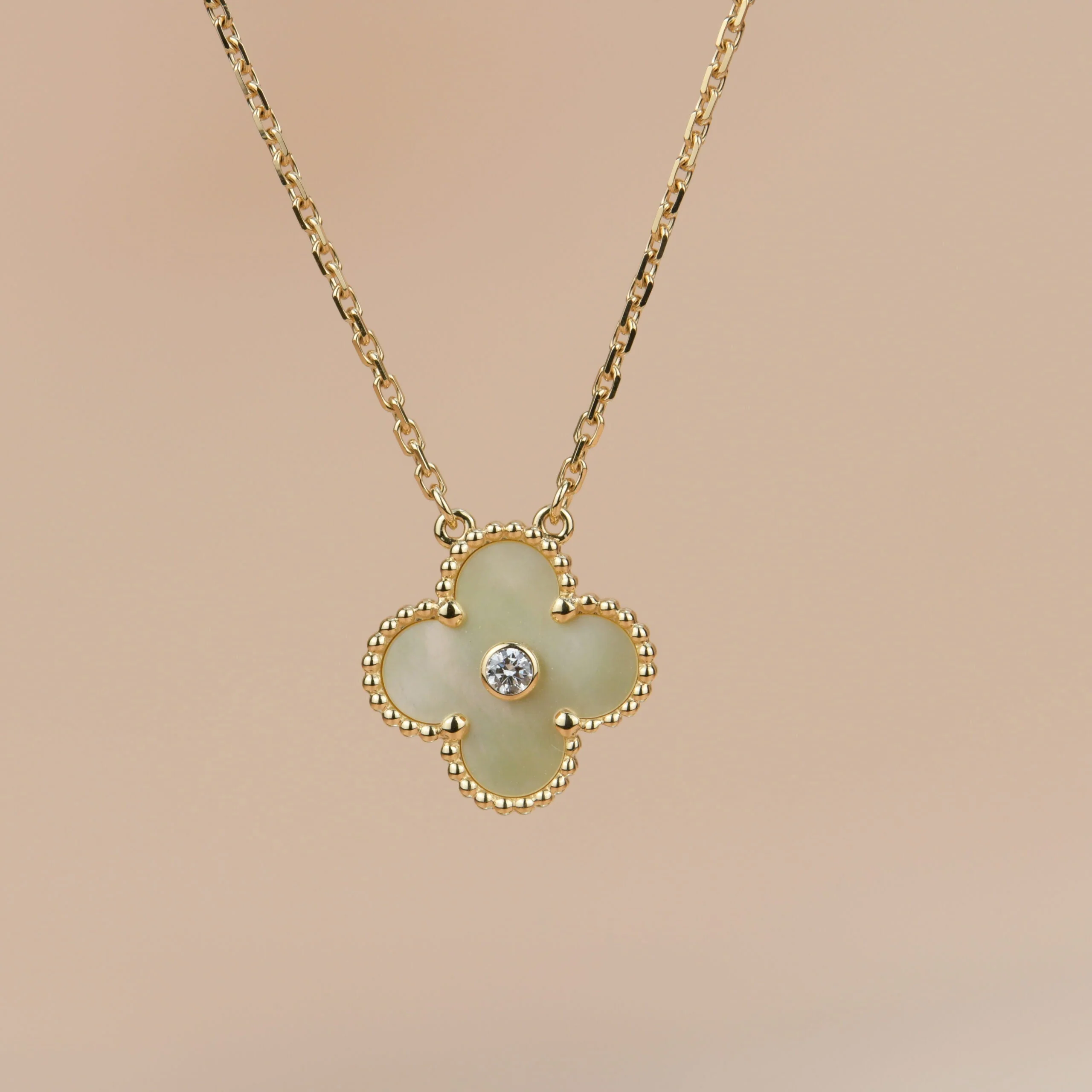 Regalia jewelryCLOVER 15MM DIAMOND GOLD MOTHER OF PEARL NECKLACE