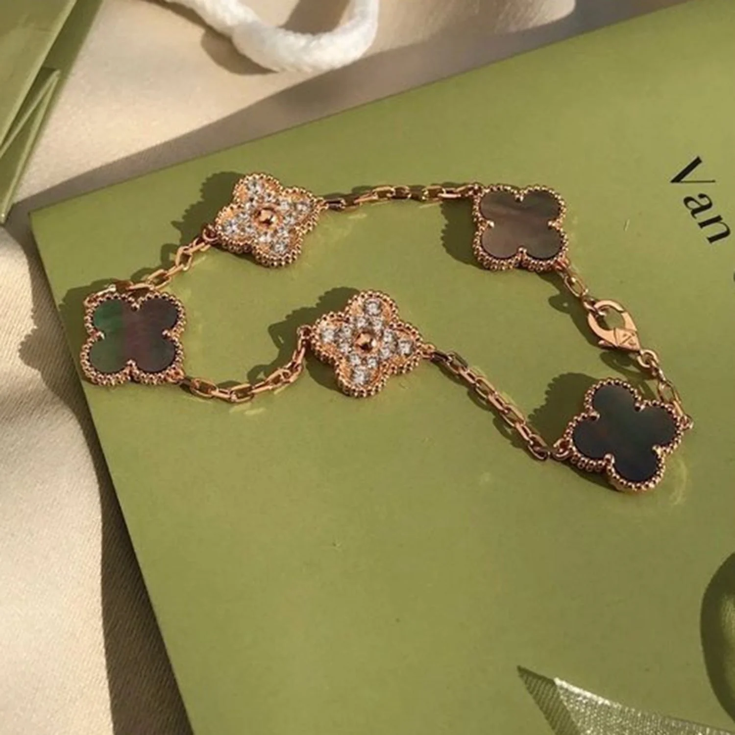 Regalia jewelryCLOVER 5 MOTIF GRAY MOP DIAMOND BRACELET