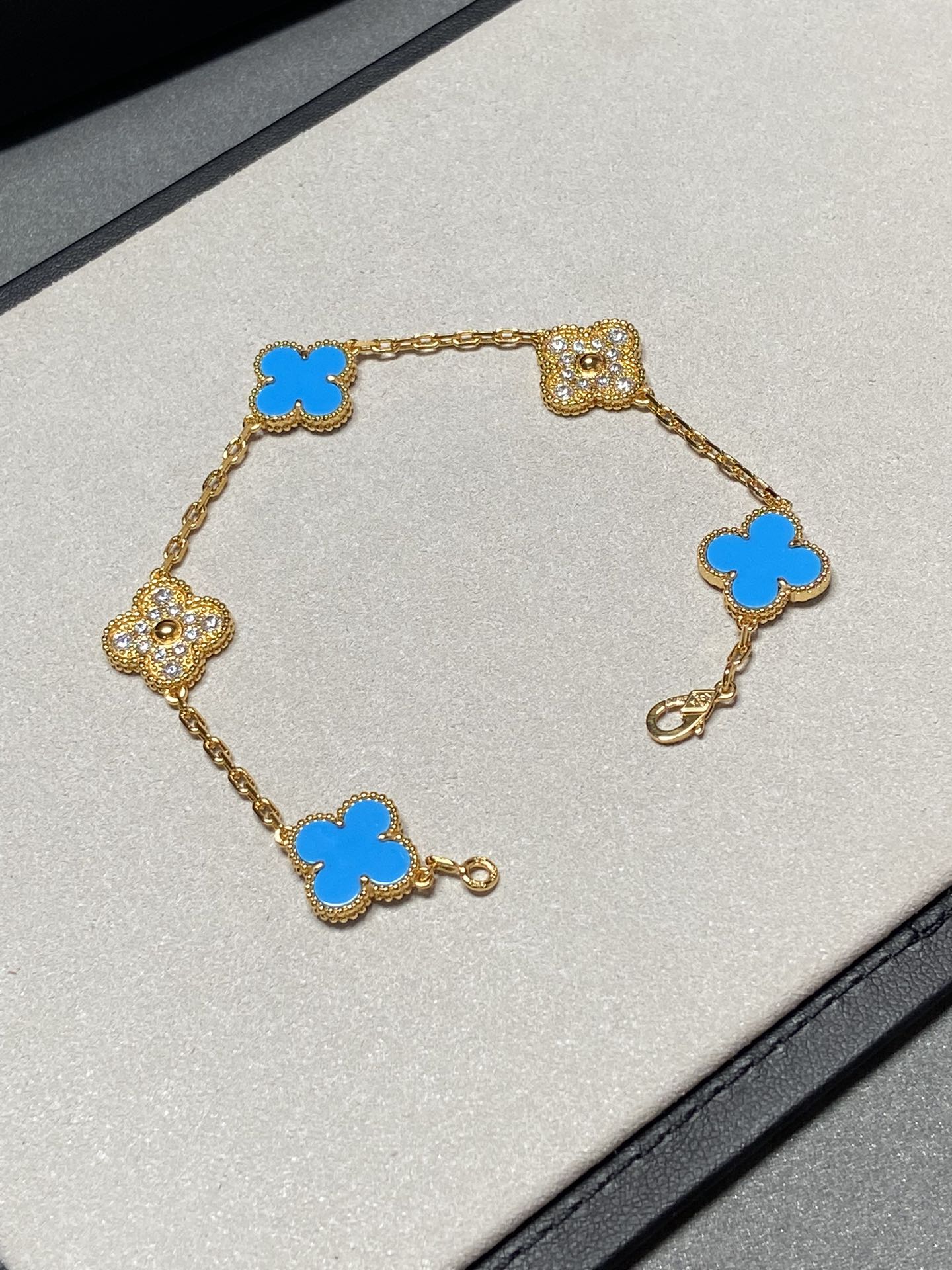 Regalia jewelryCLOVER 5 MOTIF BLUE CHALCEDONY DIAMOND GOLD BRACELET