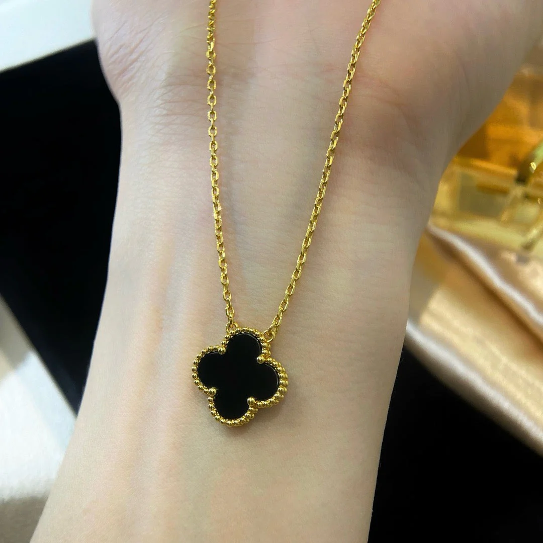 Regalia jewelryCLOVER 15MM BLACK ONYX SINGLE FLOWER NECKLACE
