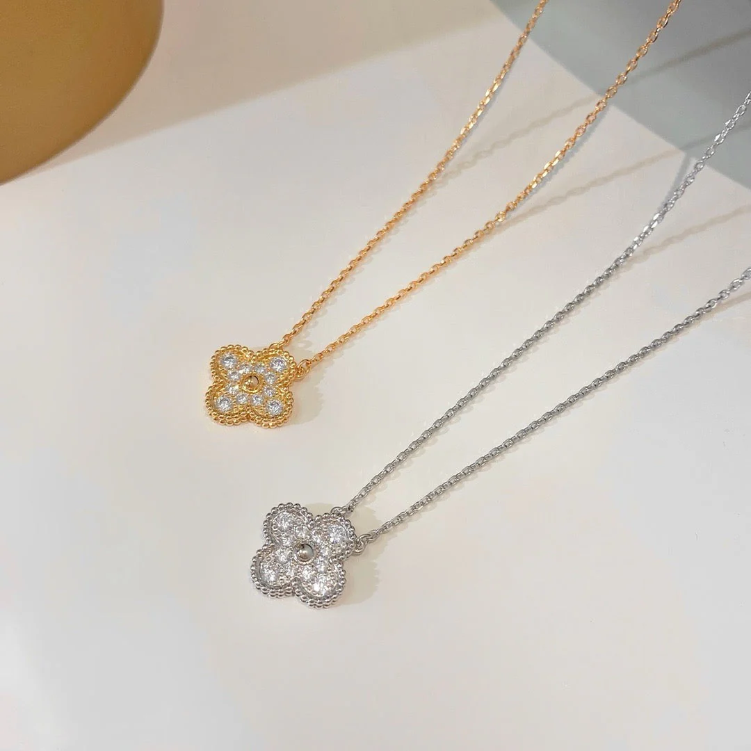 Regalia jewelryCLOVER 15MM DIAMOND SINGLE FLOWER NECKLACE