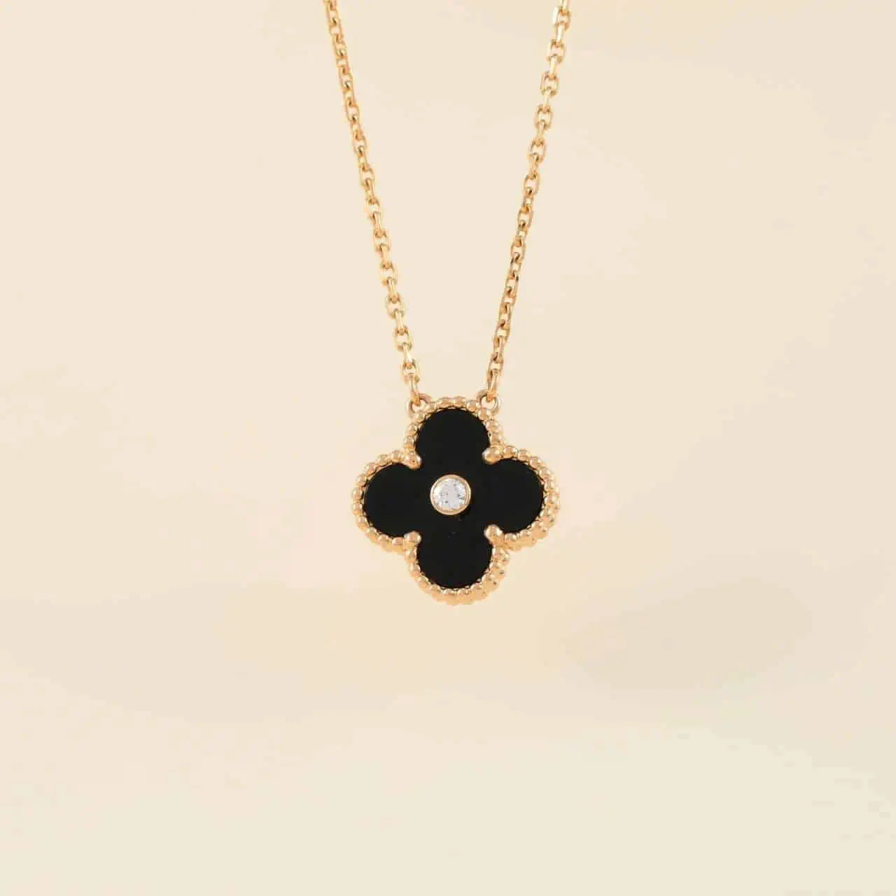 Regalia jewelryCLOVER 15MM DIAMOND ONYX NECKLACE