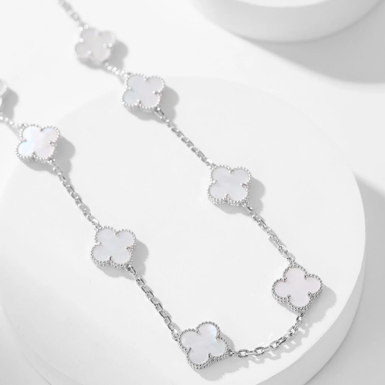 Regalia jewelryCLOVERS THE 10-MOTIFS WHITE MOTHER OF PEARL NECKLACE