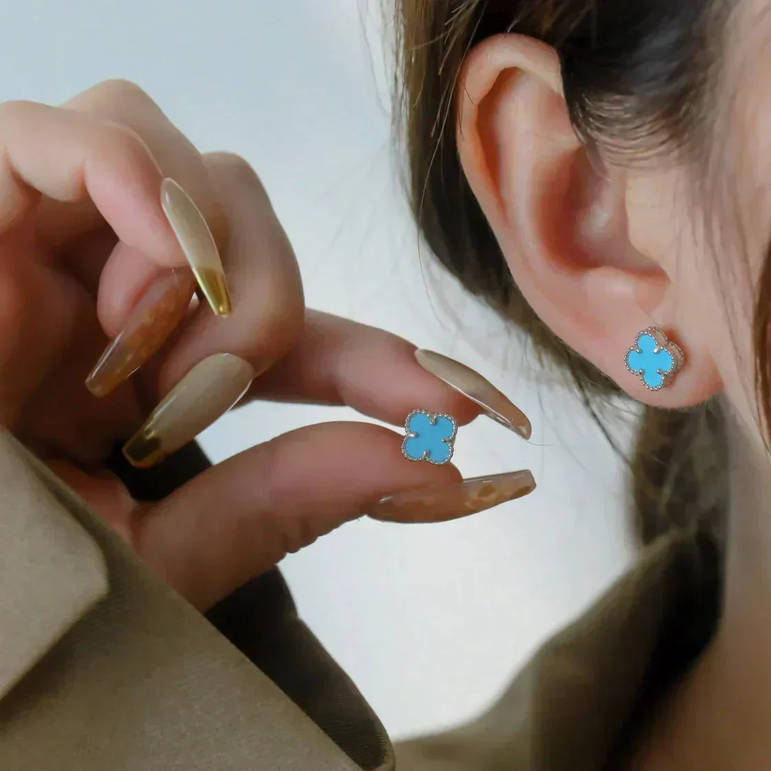 Regalia jewelryCLOVER MINI 9.5MM ONYX STUD EARRINGS SILVER