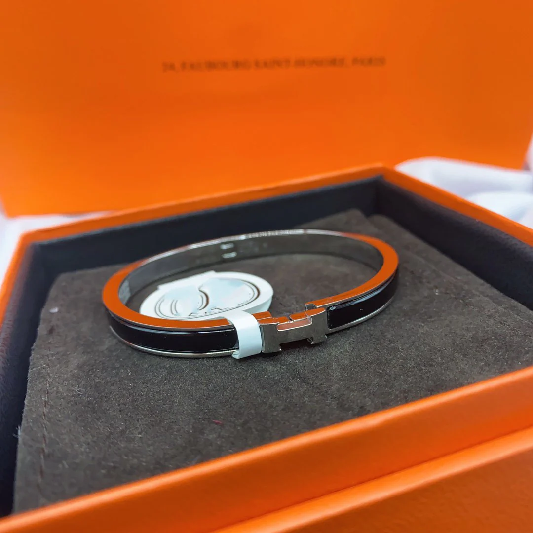 Regalia jewelryCLASSIC HM CLIC BLACK 8MM ENAMEL BRACELET