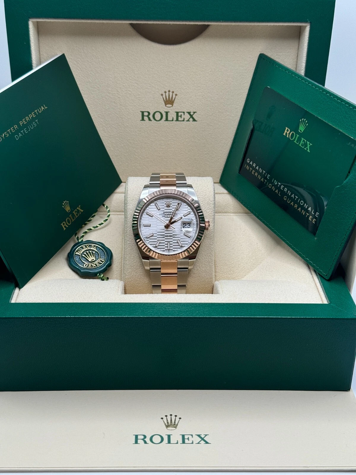 【Super Clone】ROLEX Datejust 41mm 126331 Silver Fluted Motif Dial Two Tone Stainless Steel & 18K Rose Gold Jubilee Bracelet Men's Watch