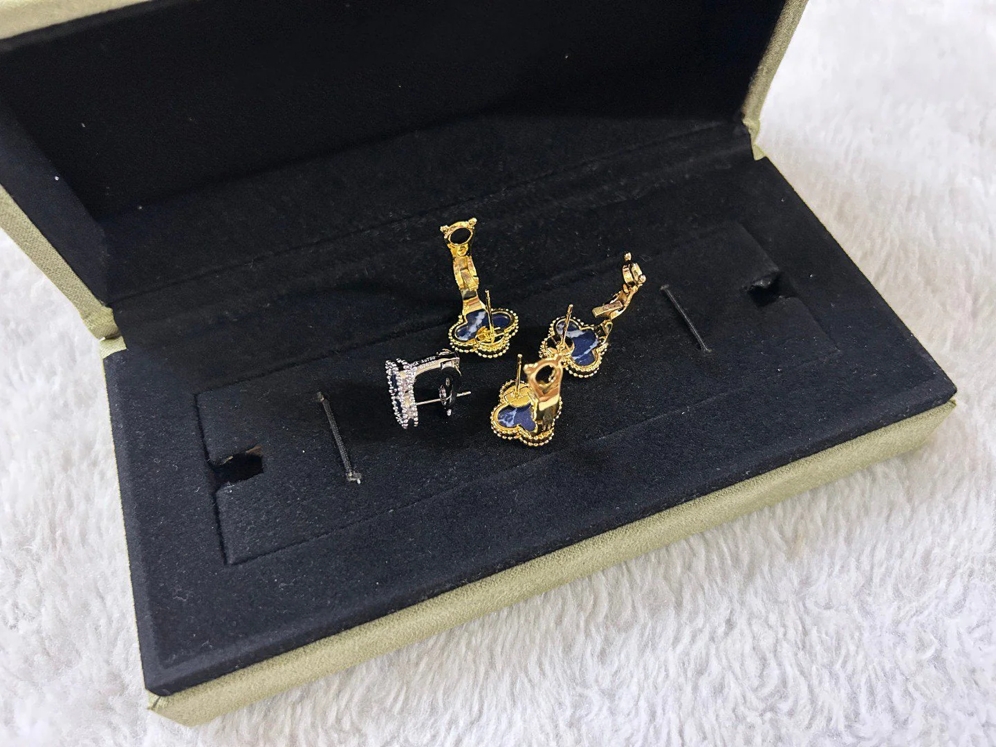 Regalia jewelryCLOVER PIETERSITE MEDIUM STUD EARRINGS