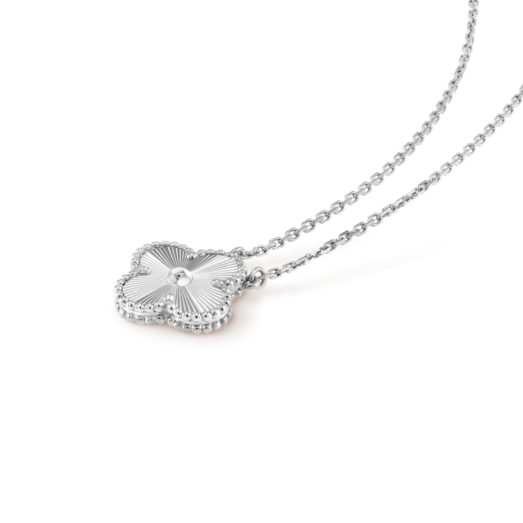 Regalia jewelryCLOVER 15MM LASER NECKLACE SILVER