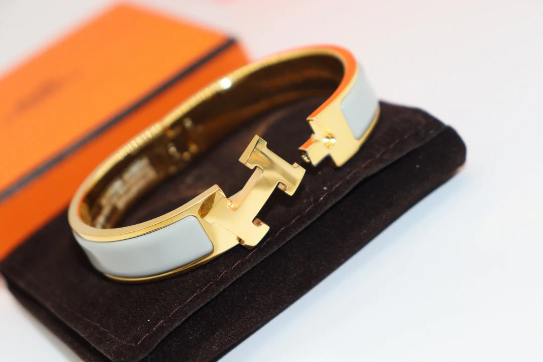 Regalia jewelryH LIGHT BLUE BRACELET