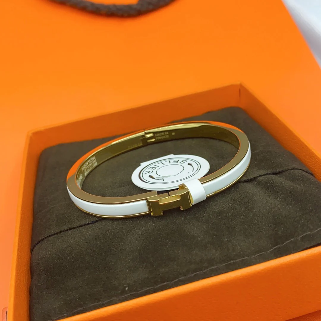 Regalia jewelryCLASSIC HM CLIC WHITE 8MM ENAMEL BRACELET