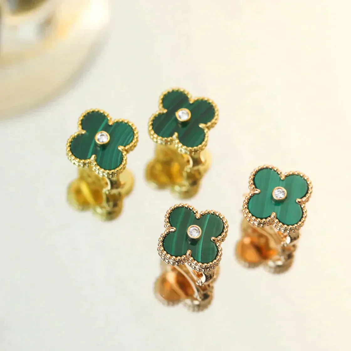 Regalia jewelryCLOVER MEDIUM 1 MOTIFS MALACHITE DIAMOND EARRINGS
