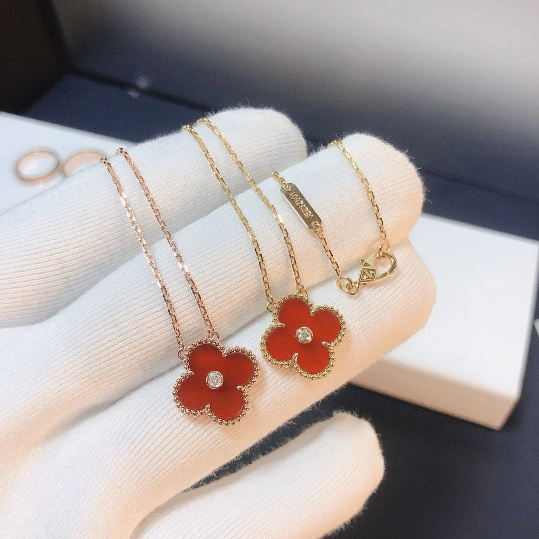 Regalia jewelryCLOVER 15MM DIAMOND CARNELIAN NECKLACE