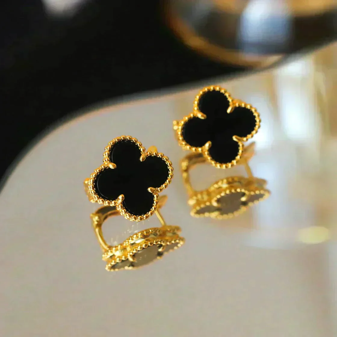 Regalia jewelryCLOVER MEDIUM 1 MOTIFS  ONYX STUD EARRINGS