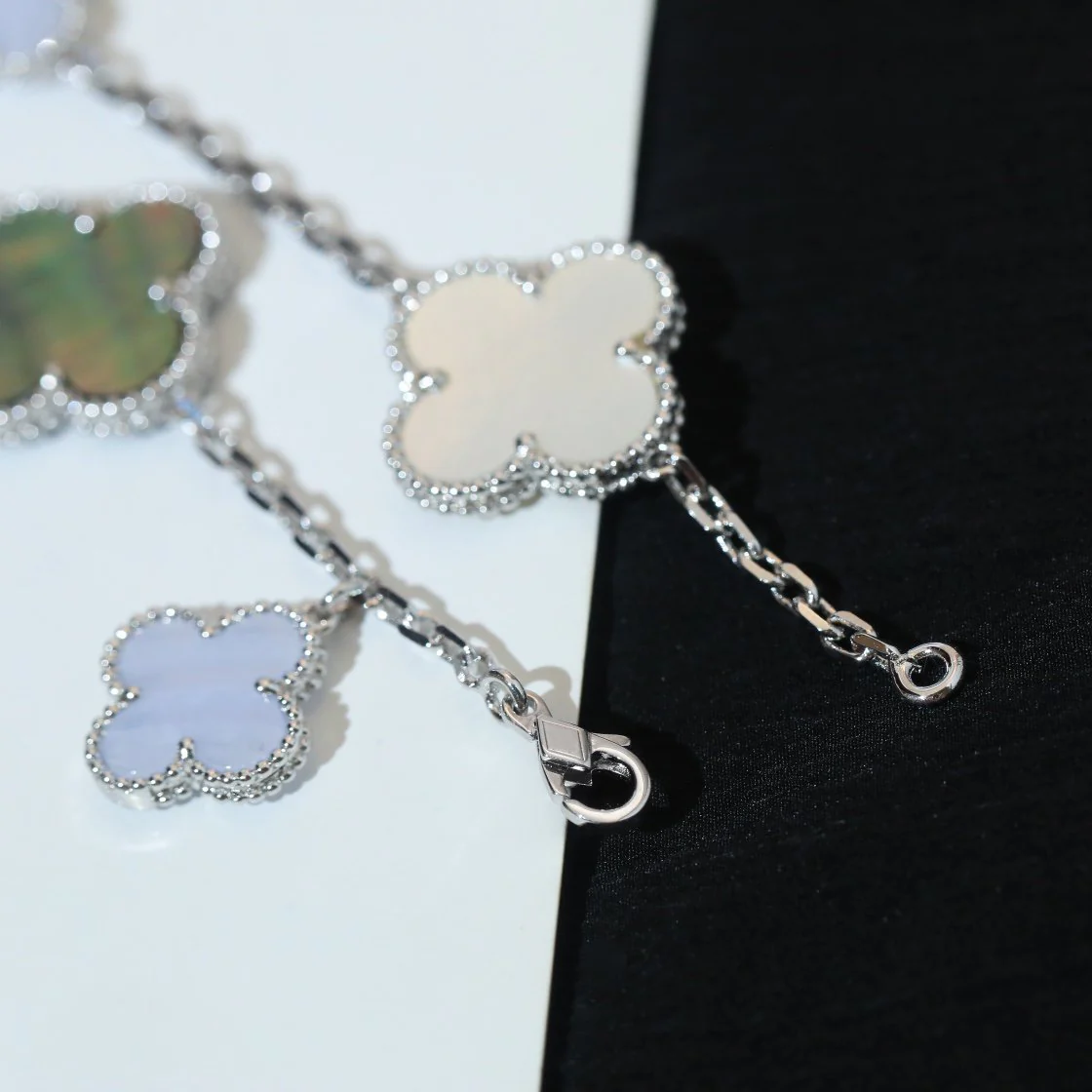 Regalia jewelryCLOVER BRACELET 5 MOTIFS MOP CHALCEDONY SILVER
