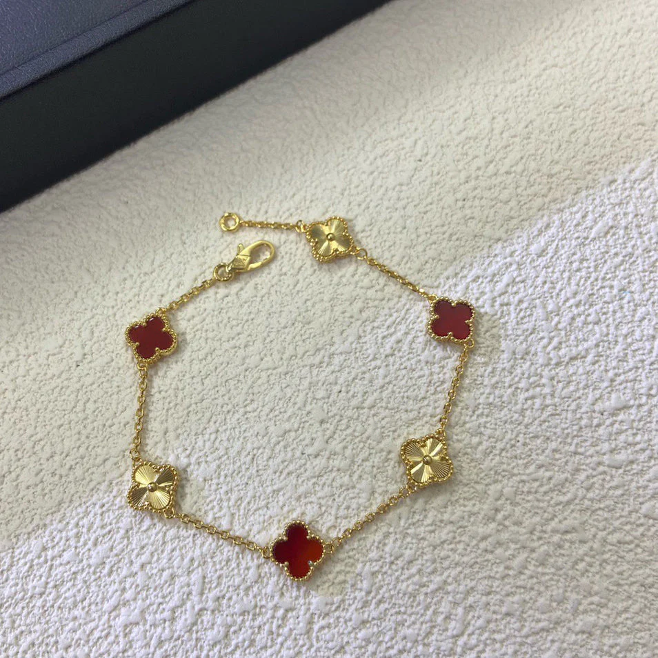 Regalia jewelryCLOVER 6 MOTIF RED AGATE LASER BRACELET