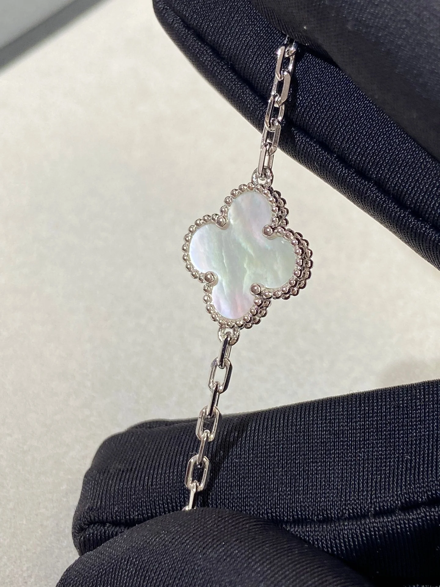 Regalia jewelryCLOVER SILVER MOP 5 MOTIF BRACELET