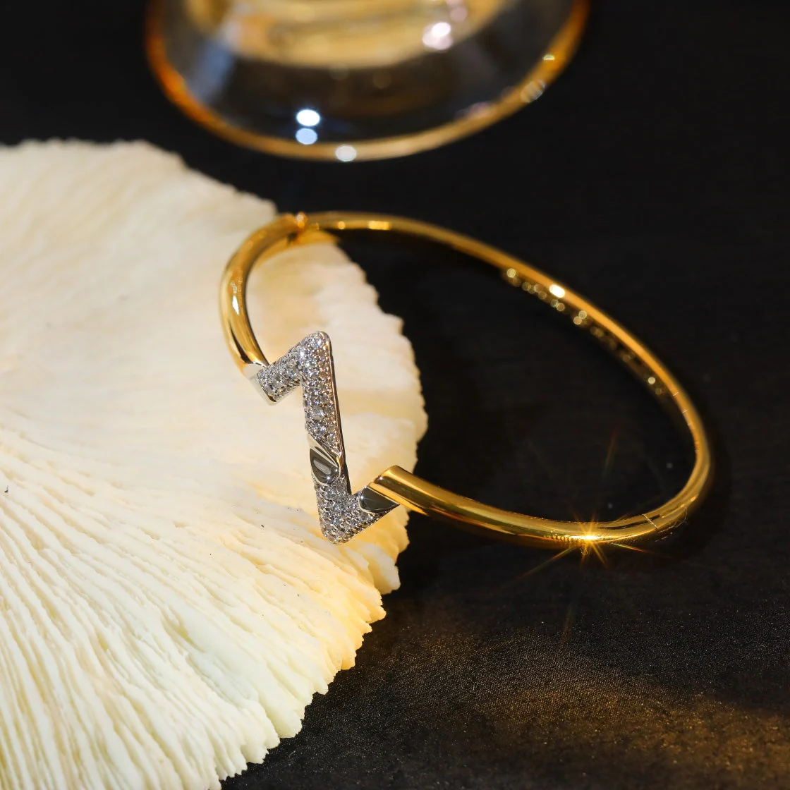 Regalia jewelryVOLTE UPSITE DOWN GOLD DIAMOND BRACELET